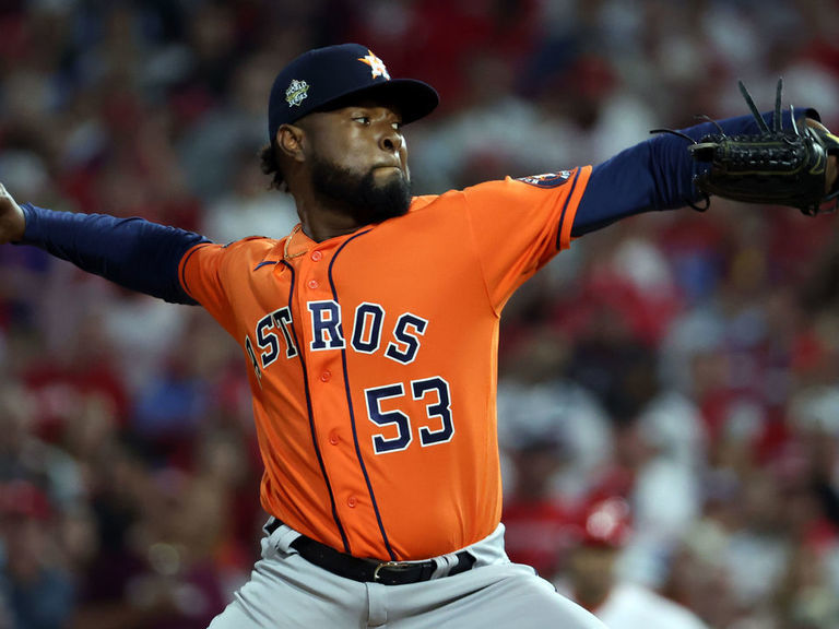 Astros’ Javier lifted after 6 no-hit innings in Game 4