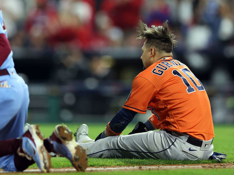 Astros remove Gurriel from World Series roster due to knee injury