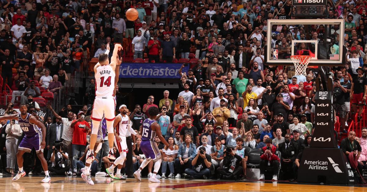 Did Heat’s Tyler Herro travel before game-winning shot vs. Kings? Sacramento coach Mike Brown sure thinks so