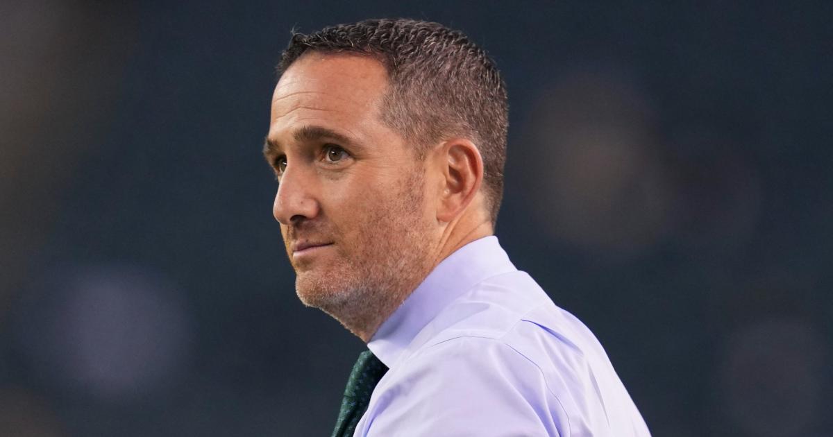 Eagles GM Howie Roseman responds ‘f— you!’ to fan’s sign forgiving NFL Draft mistakes